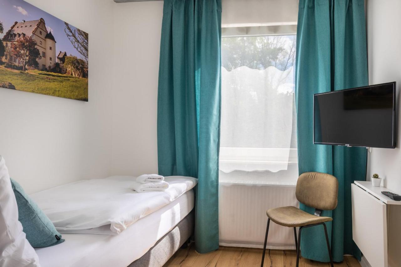 Hotel Clement - Bed & Breakfast Ingelheim am Rhein Exterior photo